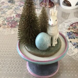 COPY - Nice eater domed  bunny and glad enclosure. Nice Easter decor. ❤️🌹🌹